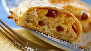 Штрудель с вишней