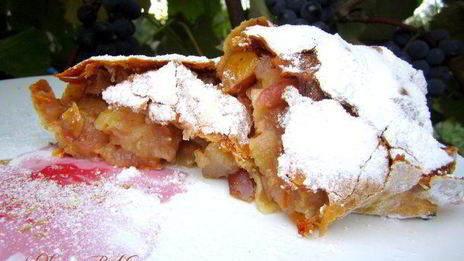 штрудель с яблочно-грушевой начинкой