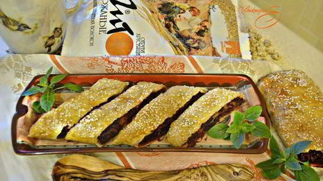 штрудель со свеклой, сыром и шпинатом