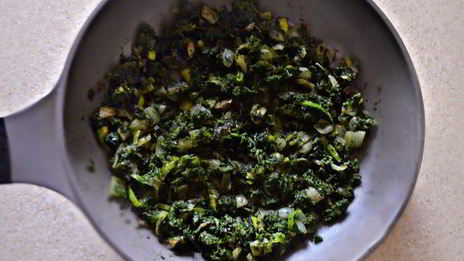 штрудель со свеклой, сыром и шпинатом