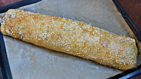 штрудель со свеклой, сыром и шпинатом