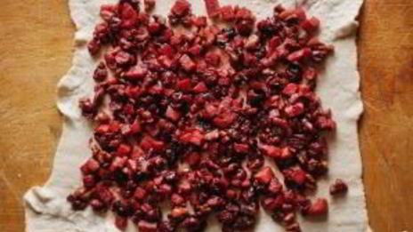 вишневый штрудель из готового теста