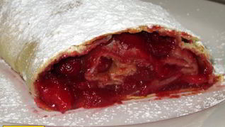 Вишневый штрудель с вишней