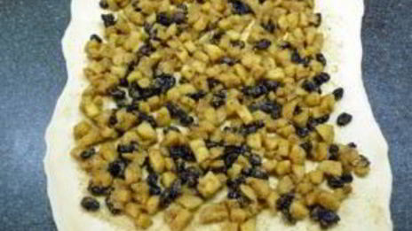 яблочный штрудель из готового слоеного теста