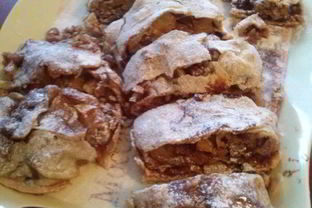 Яблочный штрудель с грецкими орехами