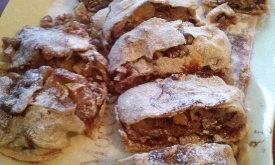 Рецепт яблочного штруделя с грецкими орехами