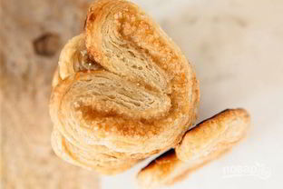 Слойки из слоеного теста с сахаром