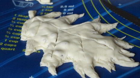 слойки с айвой и грецкими орехами