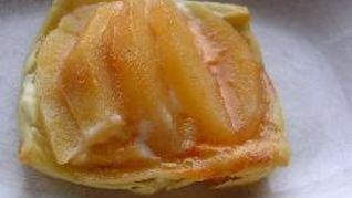 Слойки с айвой и творожной начинкой