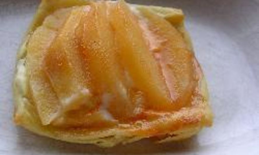 Рецепт слоек с айвой и творожной начинкой