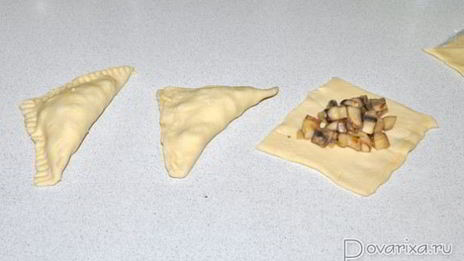 слойки с грибами