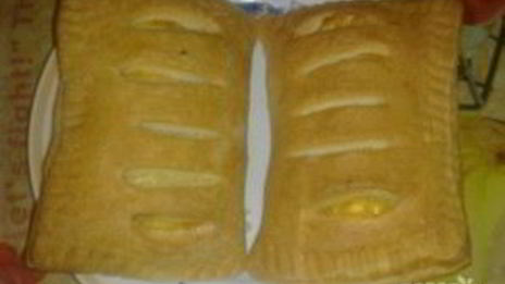 слойки с колбасой