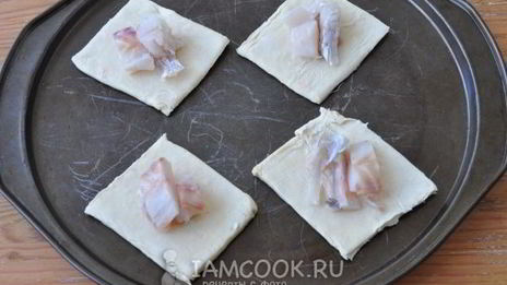 слойки с минтаем