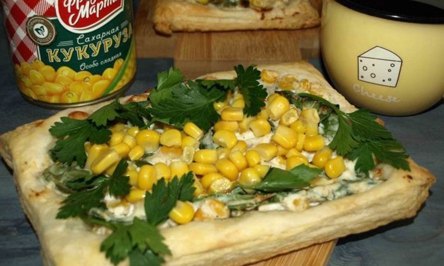 Рецепт слоек с рикоттой, шпинатом и сладкой кукурузой