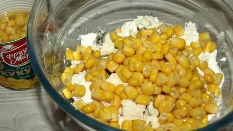 слойки с рикоттой, шпинатом и сладкой кукурузой