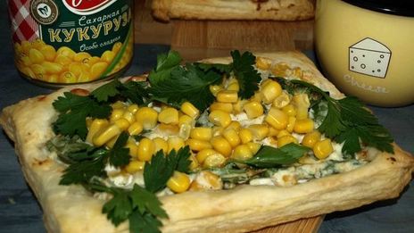 слойки с рикоттой, шпинатом и сладкой кукурузой
