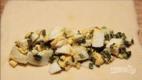 слойки с яйцом и луком