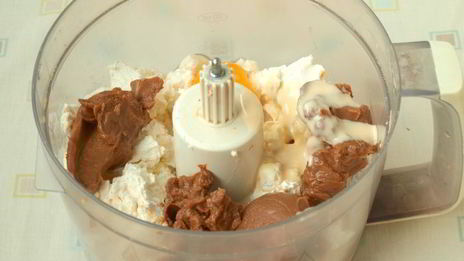 карамельный сырник с клубникой