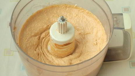 карамельный сырник с клубникой