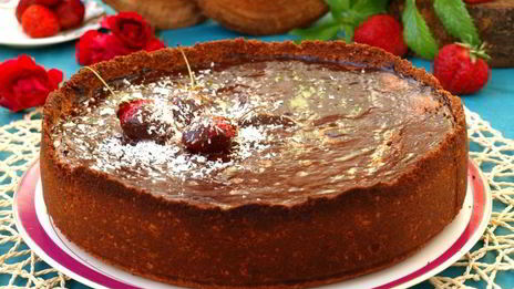 карамельный сырник с клубникой