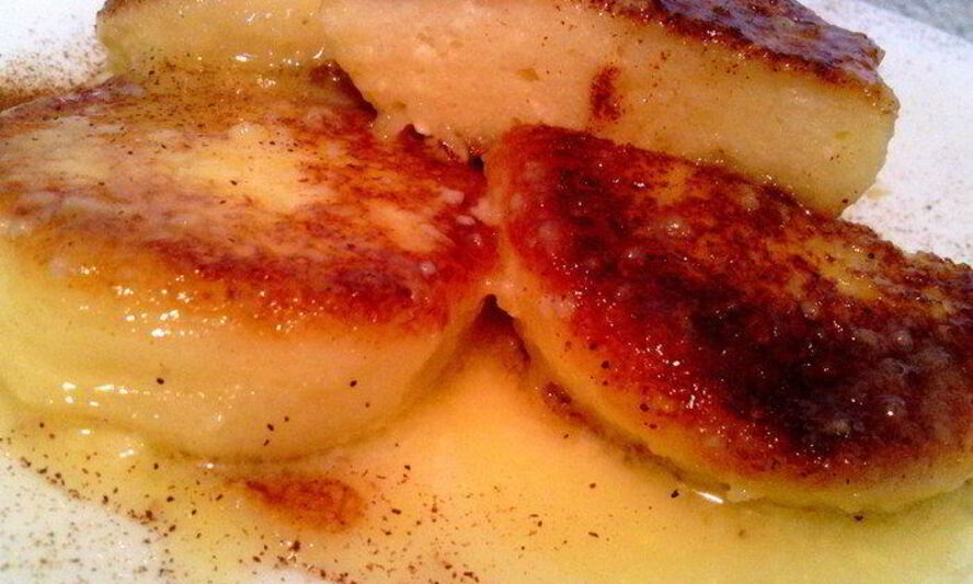 Рецепт нежных сырников с ванилью, томленные в сливочном соусе