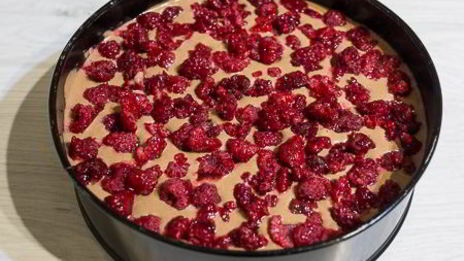 шоколадный творожник с малиной