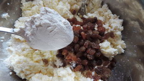 сырники с изюмом