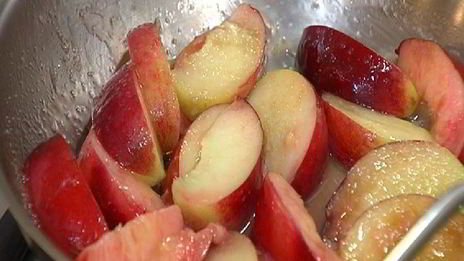 творожник с персиками