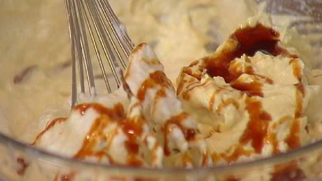 творожник с персиками