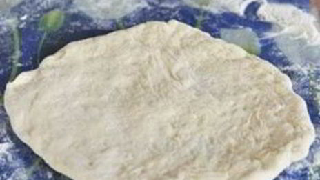 дрожжевое тесто на сковороде