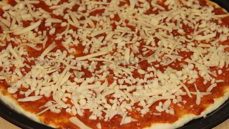 тонкое тесто и соус для итальянской пиццы