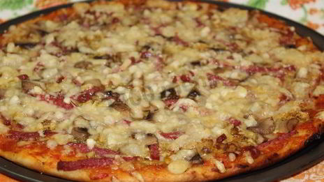 тонкое тесто и соус для итальянской пиццы