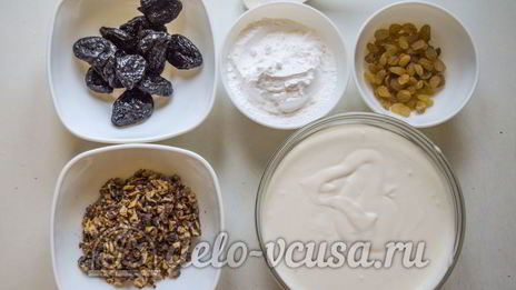 медовик с черносливом