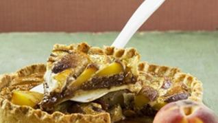 Персиковый торт с шоколадной начинкой