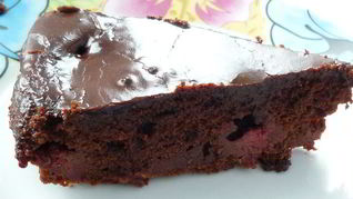 Шоколадный торт с малиной