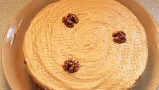 Шоколадный торт с вареной сгущенкой и грецкими орахами