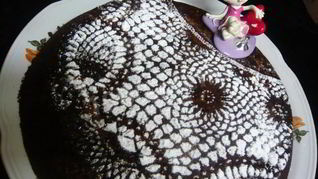 Торт с изюмом и грецкими орехами