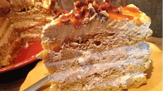 Тыквенный торт с карамелью и орехами