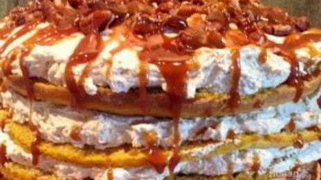 тыквенный торт с карамелью и орехами