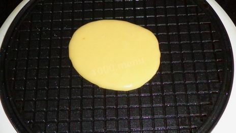 хрустящие вафельные трубочки в вафельнице