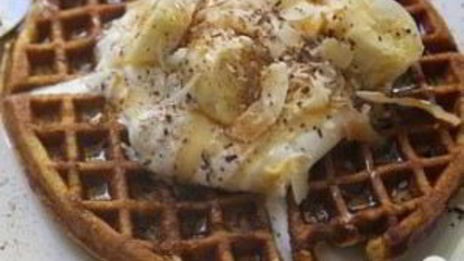 кокосовые вафли со взбитыми сливками