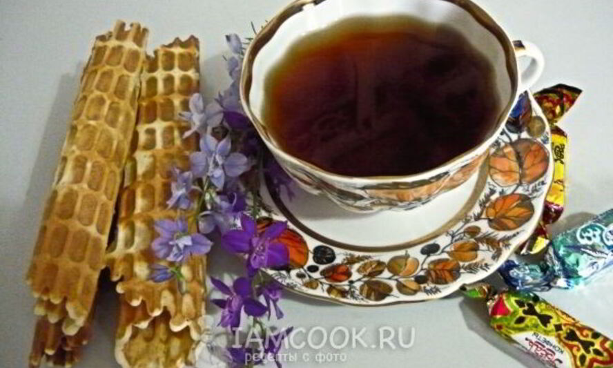 Рецепт вафельных трубочек с вареной сгущенкой и орехами