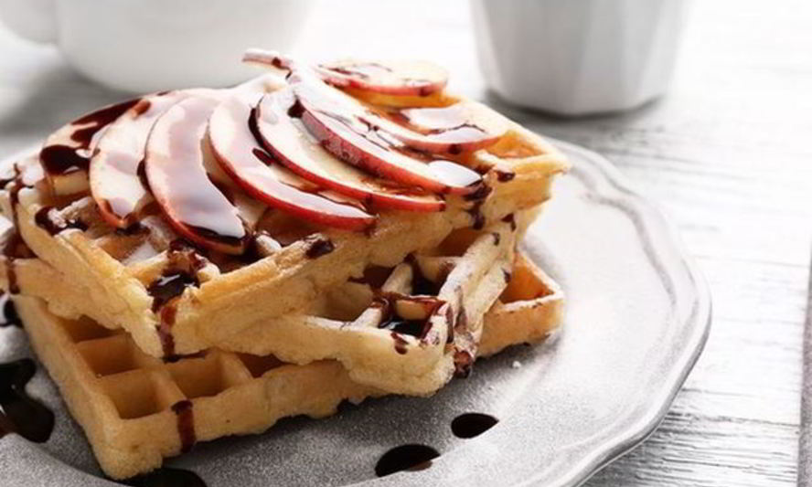 Рецепт вафель с жареными яблоками