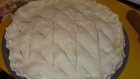 выпечка из слоеного дрожжевого теста с творогом