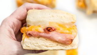 Выпечка с ветчиной и сыром