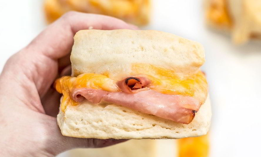 Рецепт выпечки с ветчиной и сыром