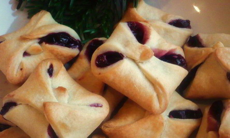 Рецепт ягодных конвертиков из особого слоеного теста