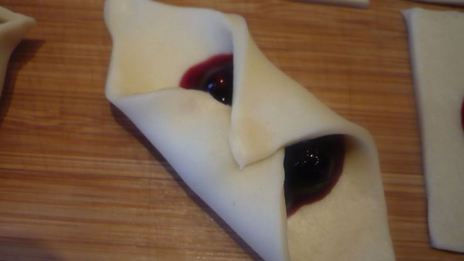 ягодные конвертики из особого слоеного теста