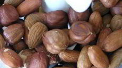 ореховые пирожные с профитролями