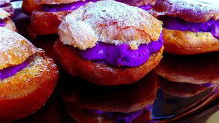 Профитроли с черничным кремом